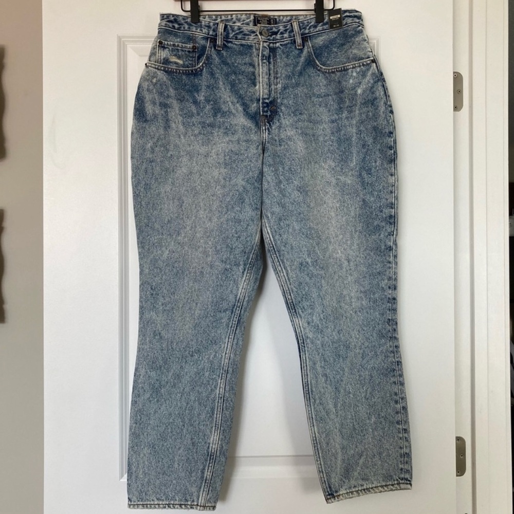 Abercrombie High Rise Curve Love Mom Jeans